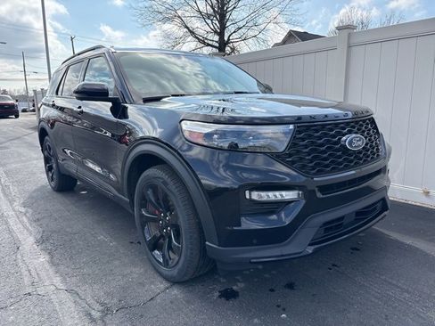 Used 2023 Ford Explorer ST w/ Equipment Group 401A image 2