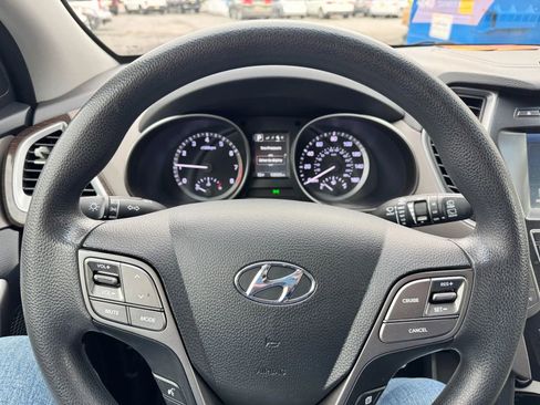 Used 2017 Hyundai Santa Fe SE image 31