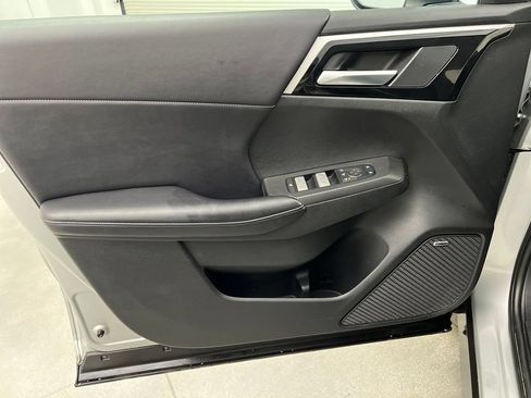 Used 2025 Mitsubishi Outlander SE FWD image 14
