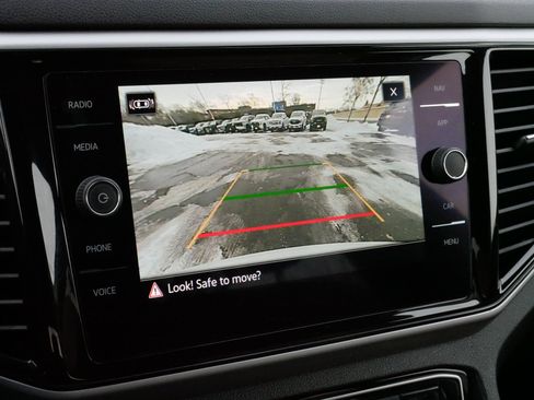 Certified 2022 Volkswagen Atlas Cross Sport SEL Premium R-Line image 31