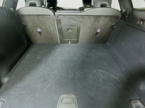 Used 2025 Volvo XC60 B5 Plus image 29