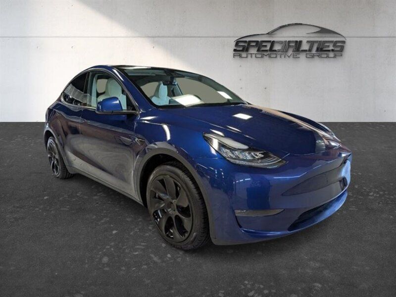 Used 2023 Tesla Model Y Long Range AWD/4WD image 1