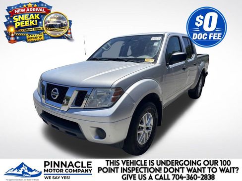 Used 2019 Nissan Frontier SV RWD image 2