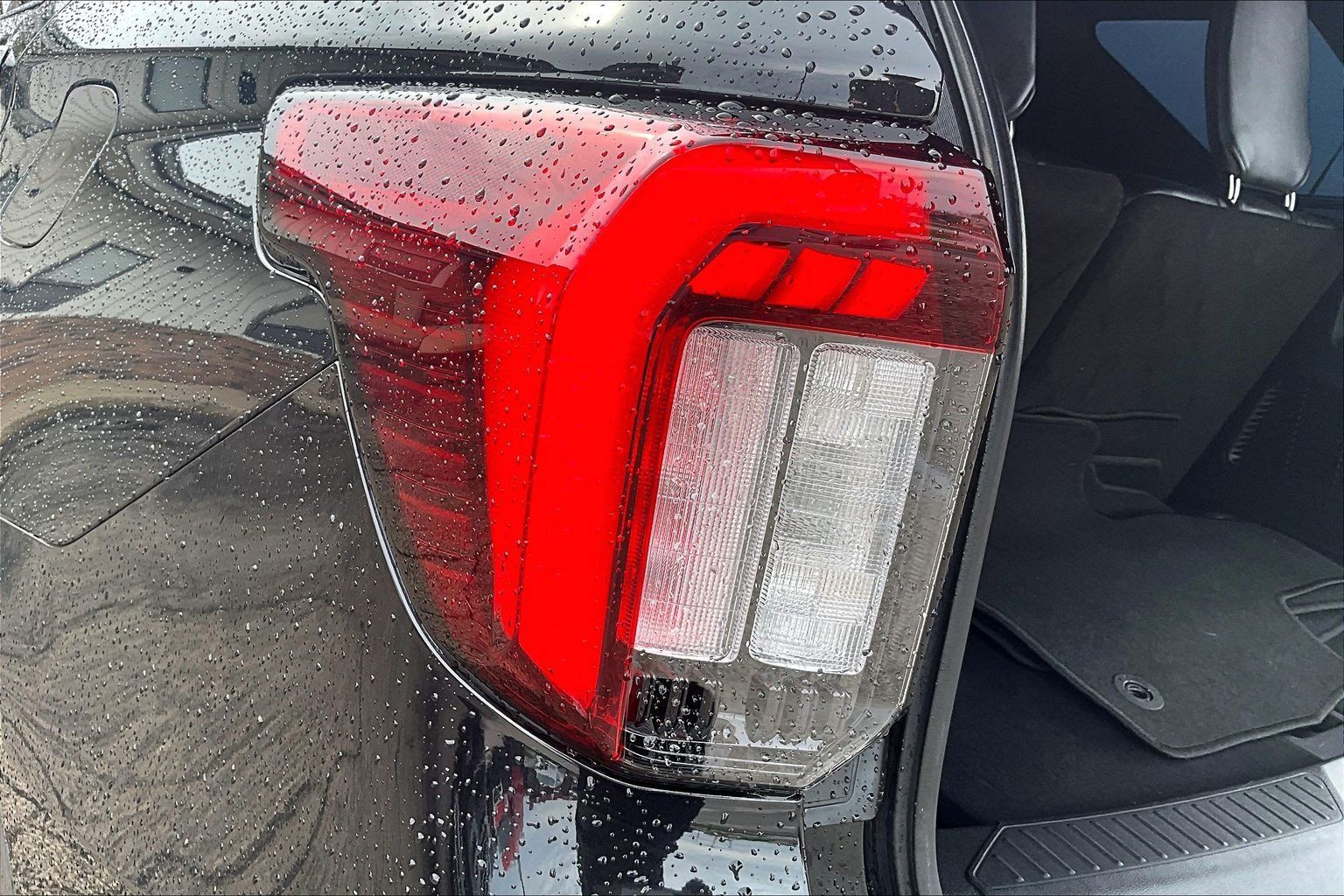 Used 2025 Ford Explorer ST RWD image 29