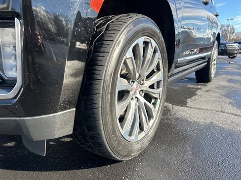 Used 2021 GMC Yukon Denali w/ Denali Premium Package image 12