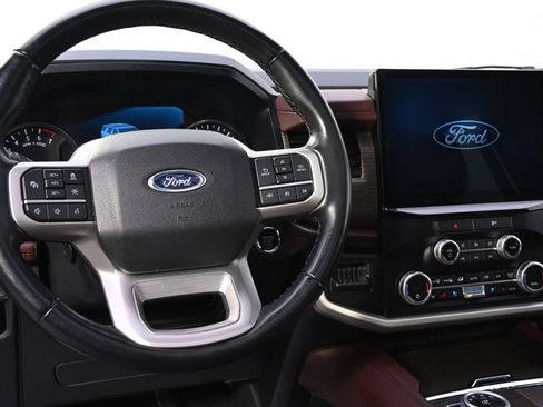 Used 2023 Ford Expedition Limited image 12