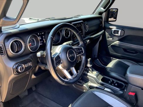 Used 2020 Jeep Gladiator Overland AWD/4WD image 17
