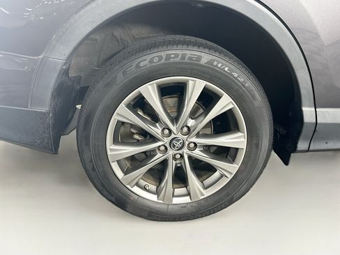 Used 2017 Toyota RAV4 Limited FWD image 11