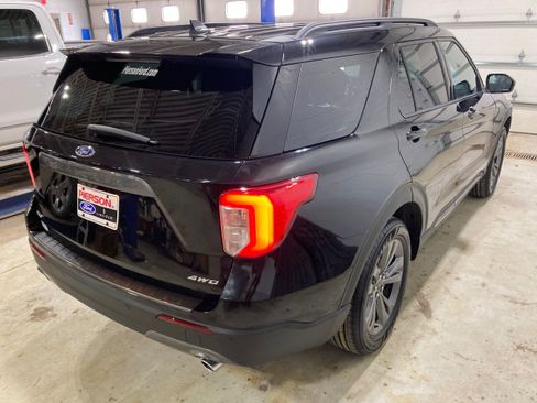 Used 2023 Ford Explorer XLT w/ Equipment Group 202A AWD/4WD image 13
