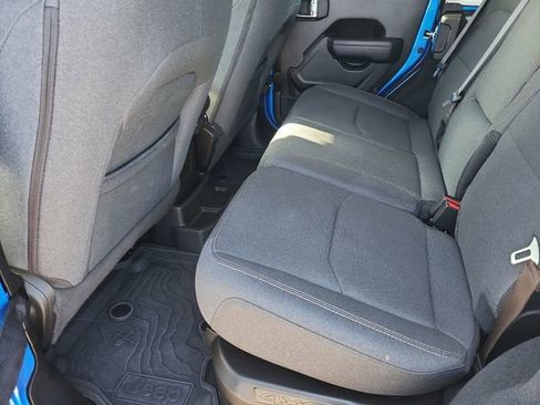 Used 2024 Jeep Wrangler Unlimited image 23