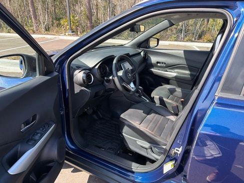 Used 2019 Nissan Kicks SR w/ SR Premium Package FWD image 3
