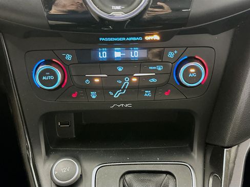 Used 2015 Ford Focus Titanium FWD image 22