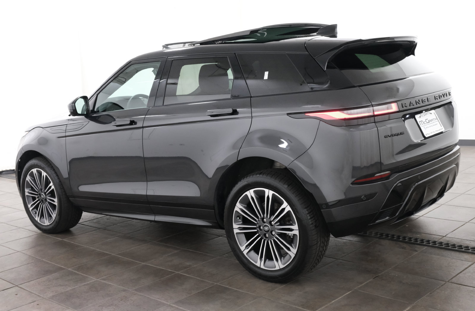 Used 2024 Land Rover Range Rover Evoque Dynamic SE AWD/4WD image 3