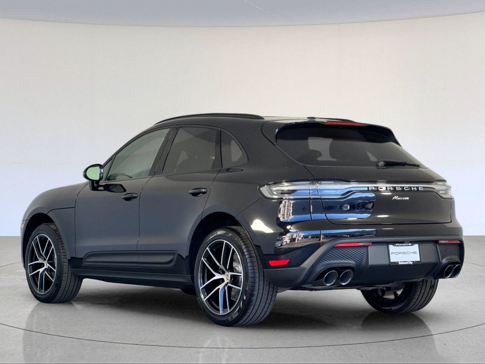 Certified 2026 Porsche Macan AWD/4WD image 3