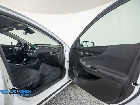 Used 2023 Chevrolet Malibu RS FWD image 36