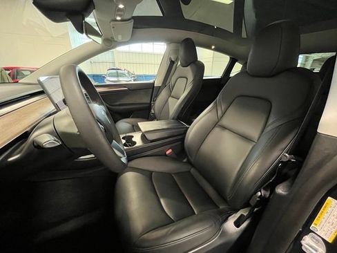 Used 2024 Tesla Model Y Long Range RWD image 21