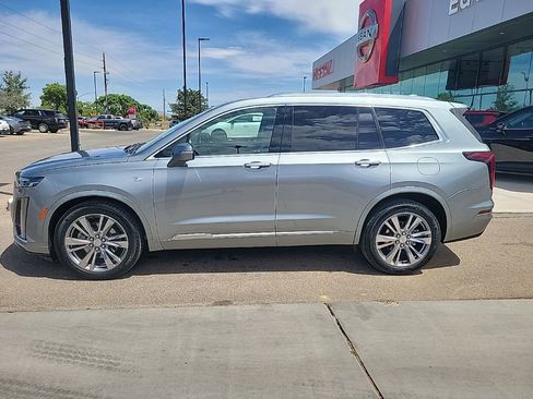 Used 2025 Cadillac XT6 Premium Luxury image 4