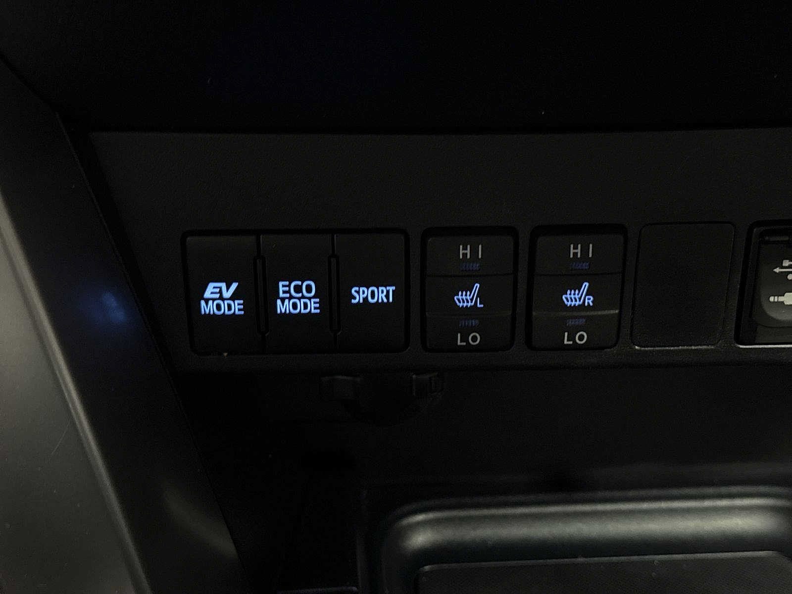 Used 2016 Toyota RAV4 Limited w/ Advanced Technology Package AWD/4WD image 34