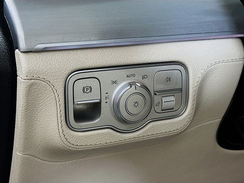 Used 2023 Mercedes-Benz GLS 450 4MATIC image 10