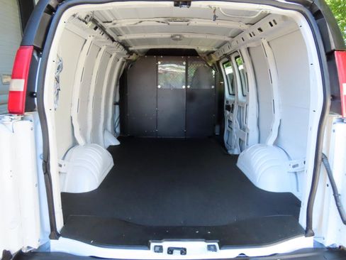 Used 2013 Chevrolet Express 2500 RWD image 9