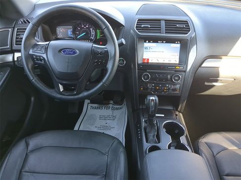Used 2018 Ford Explorer XLT w/ Equipment Group 202A image 14