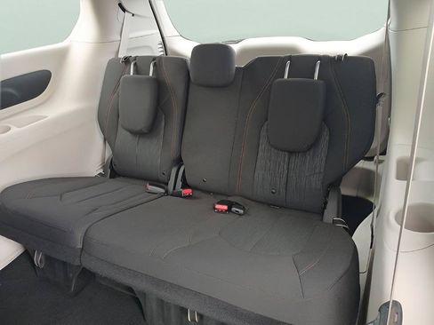 Used 2020 Chrysler Pacifica Touring w/ Advanced Safetytec Group FWD image 26