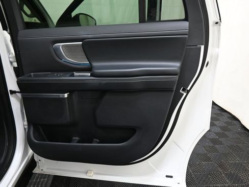 Used 2025 Ford Expedition Max Platinum image 28