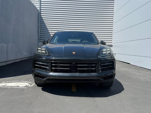 Certified 2025 Porsche Cayenne S AWD/4WD image 6