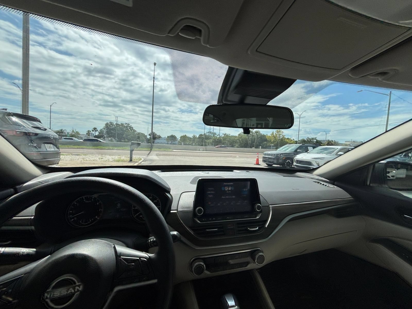 Used 2025 Nissan Altima 2.5 SV FWD image 33