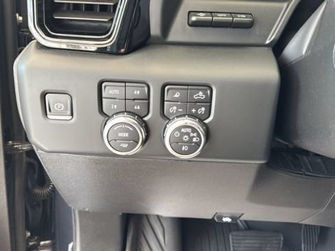 Used 2024 GMC Sierra 1500 AT4 w/ Technology Package AWD/4WD image 17