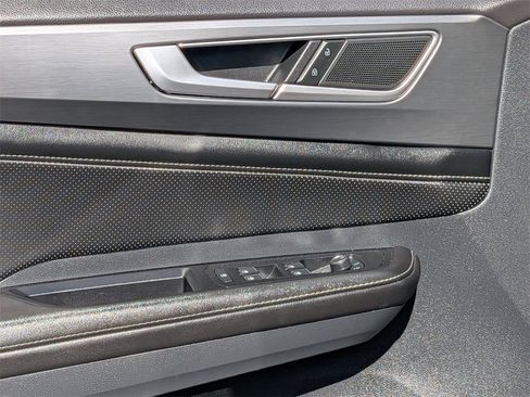 Used 2024 Volkswagen Atlas Cross Sport SE image 13