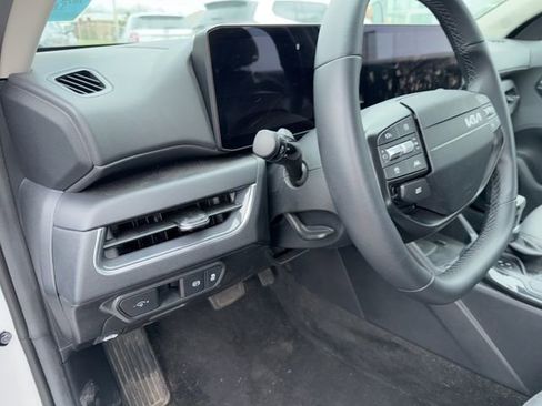 Used 2025 Kia K4 EX image 24