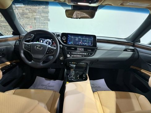 Used 2025 Lexus ES 300h w/ Premium Package image 25