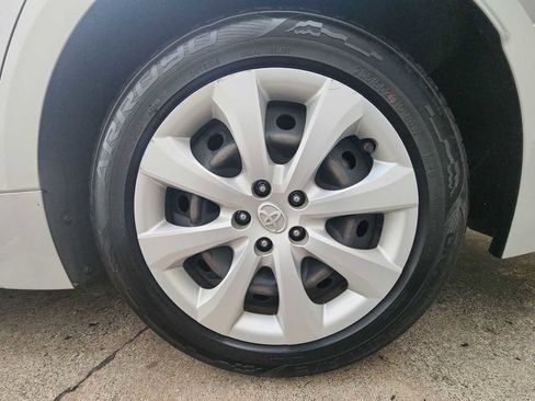 Used 2022 Toyota Corolla LE image 11