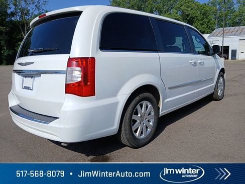 Used 2015 Chrysler Town & Country Touring FWD image 8