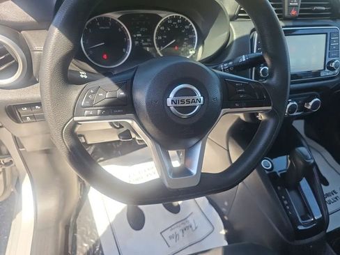 Used 2021 Nissan Versa S FWD image 8