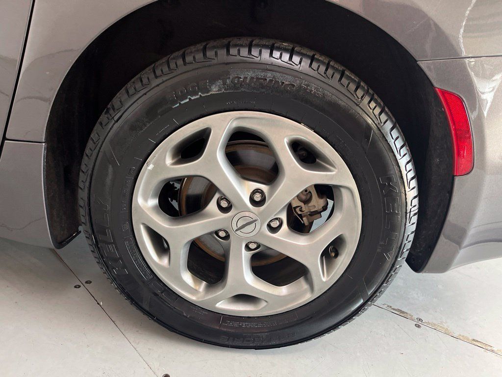 Used 2023 Chrysler Pacifica Limited FWD image 16