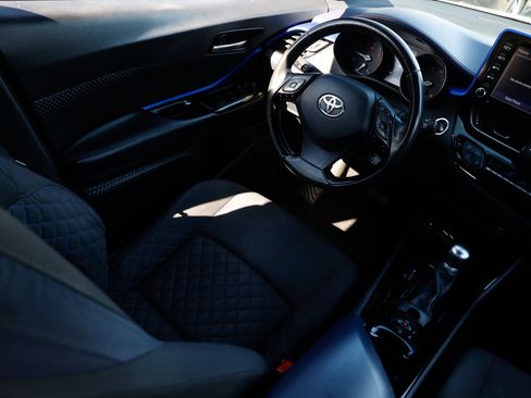 Used 2020 Toyota C-HR XLE image 20