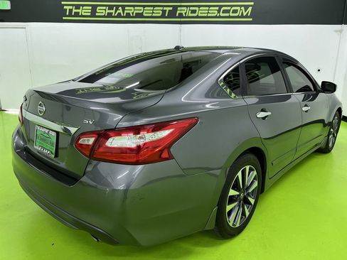 Used 2017 Nissan Altima 2.5 SV w/ Convenience Package FWD image 10