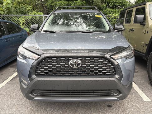 Used 2025 Toyota Corolla Cross LE FWD image 2