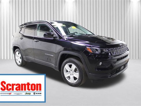 Used 2022 Jeep Compass Latitude image 1