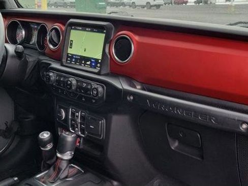 Used 2022 Jeep Wrangler Unlimited Rubicon w/ Cold Weather Group AWD/4WD image 9