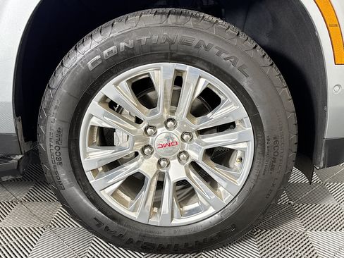 Used 2025 GMC Yukon XL Denali AWD/4WD image 29