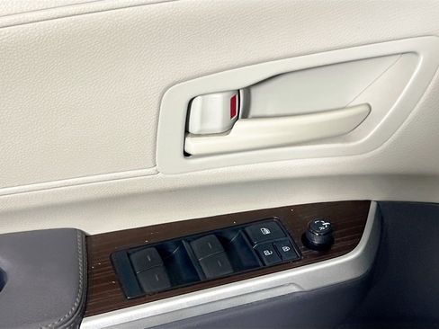 Used 2021 Toyota Sienna LE FWD image 16