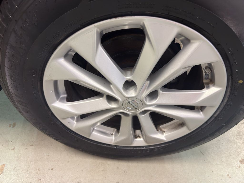 Used 2016 Nissan Rogue SV AWD/4WD image 32