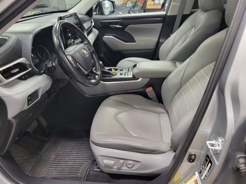 Used 2021 Toyota Highlander XLE AWD/4WD image 21