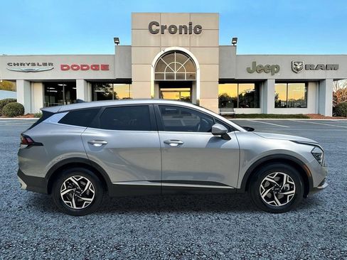 Used 2024 Kia Sportage LX FWD image 2