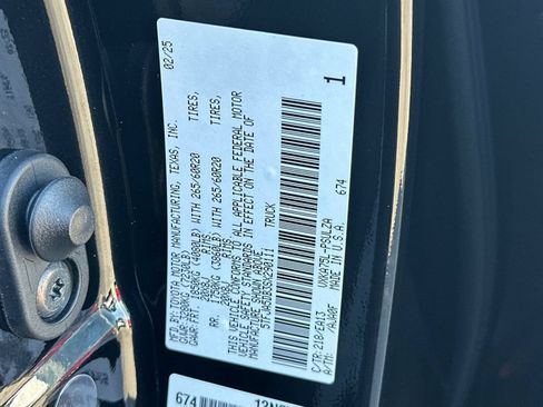 Used 2025 Toyota Tundra Limited AWD/4WD image 34