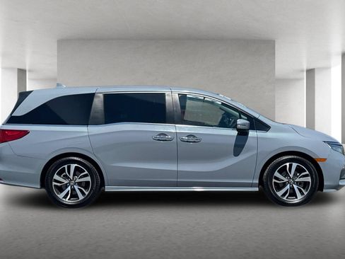 Used 2024 Honda Odyssey Touring image 3