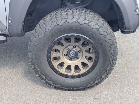 Used 2019 Toyota Tacoma TRD Sport image 10